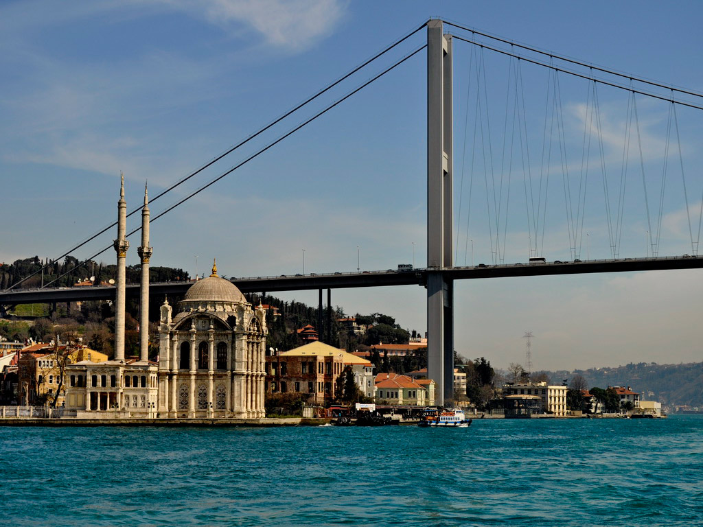 Bosphorus Cruise and Spice Bazaar - Bus and Boat Tour - Istanbul