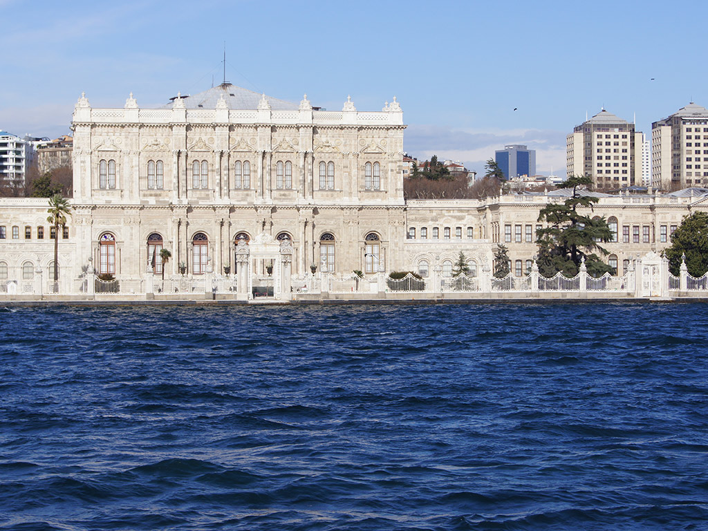 Dolmabahce Palace and Two Continents - Half-Day Tour