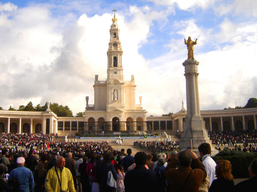 Discover Obidos, Nazare, Batalha and Fatima