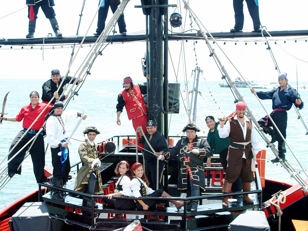 Pirate show on Captain Hook's Galleon with dinner