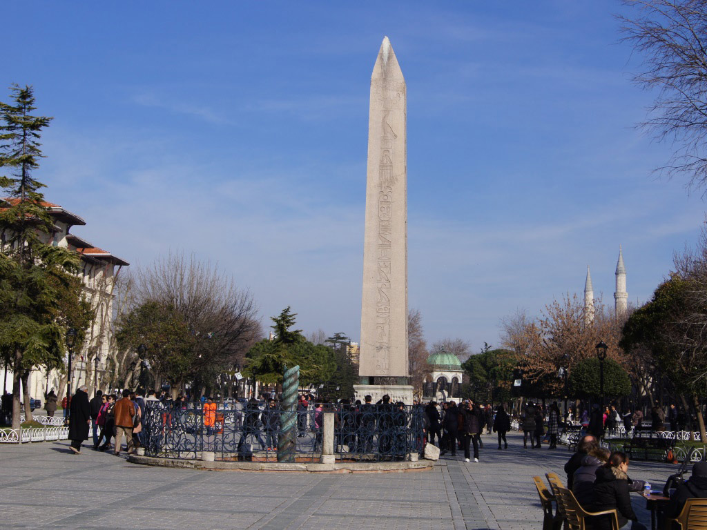 Old Istanbul's Highlights: Blue Mosque, Hagia Sophia and the Grand Bazaar - Half