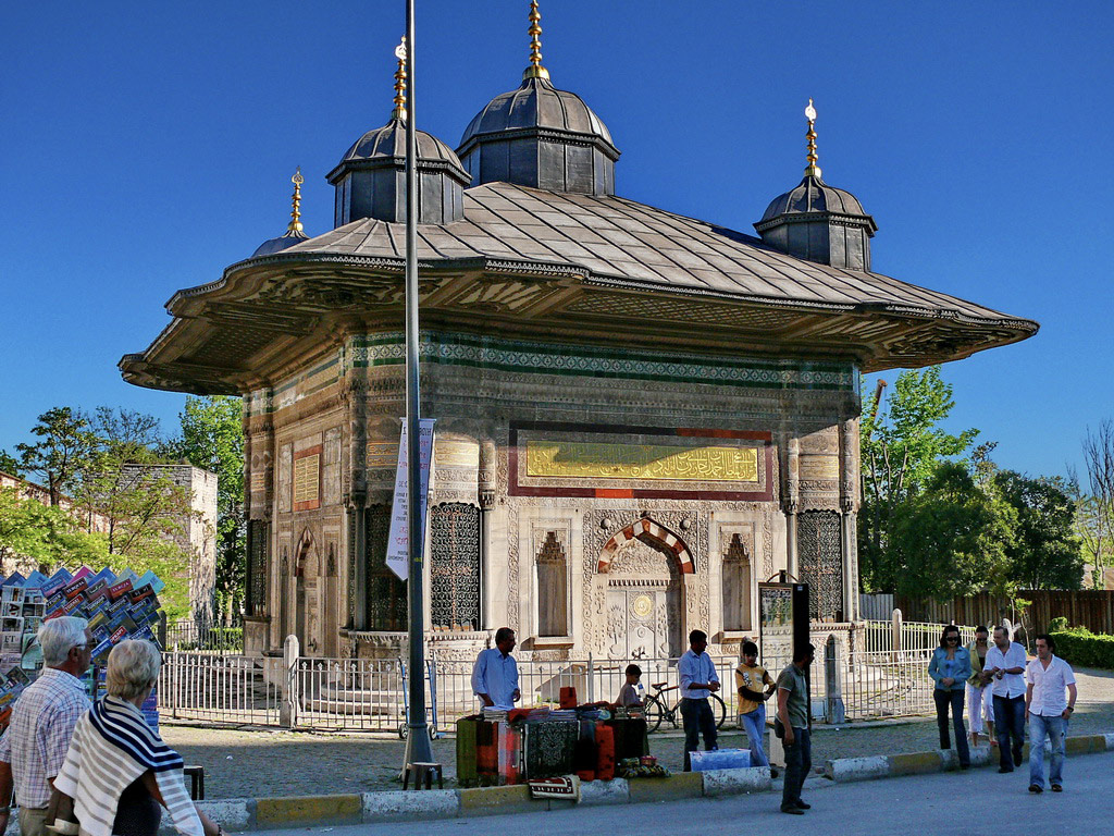 Topkapi Palace and the Sultan Tombs at Hagia Sophia - Istanbul
