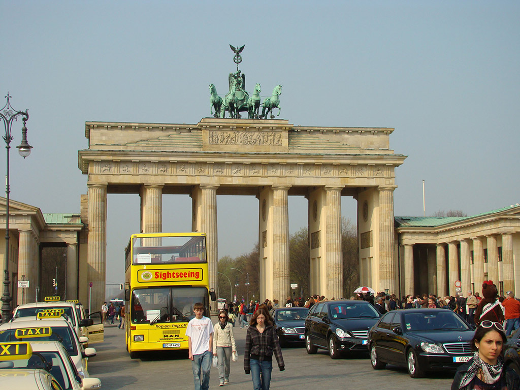 City Circle Hop-on Hop-off Tour - The Best of Berlin with a Boat Trip (Best of Berlin Tour + Boat trip - 48 hours)