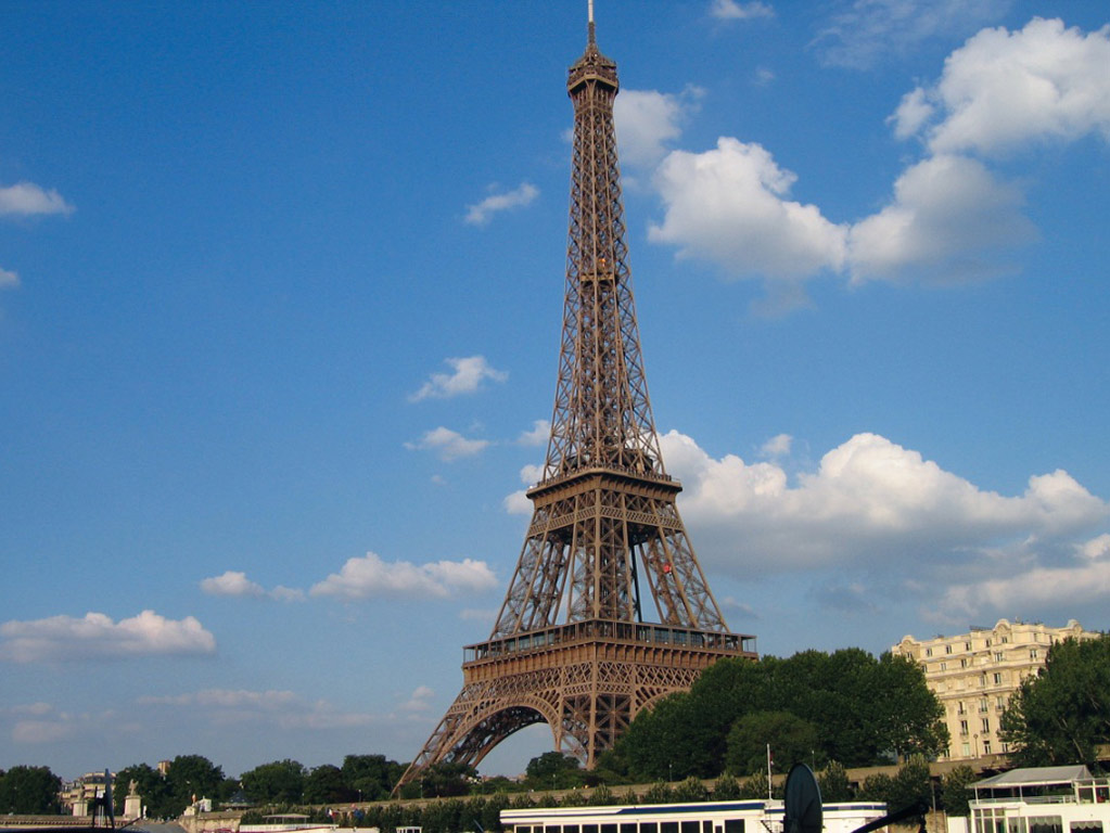 Romantic Paris Escorted Day Trip by Rail with Lunch