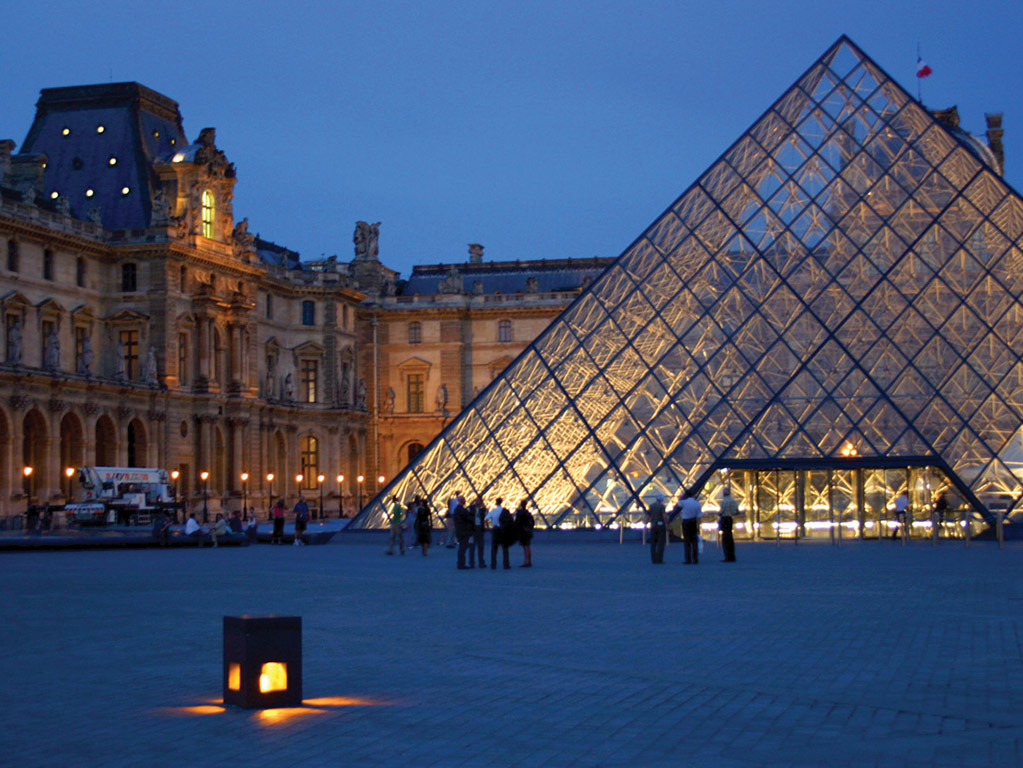 Romantic Paris Escorted Day Trip by Rail with Lunch - London