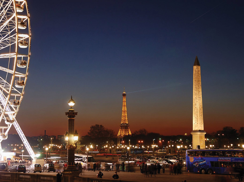 Romantic Paris Escorted Day Trip by Rail with Lunch - London