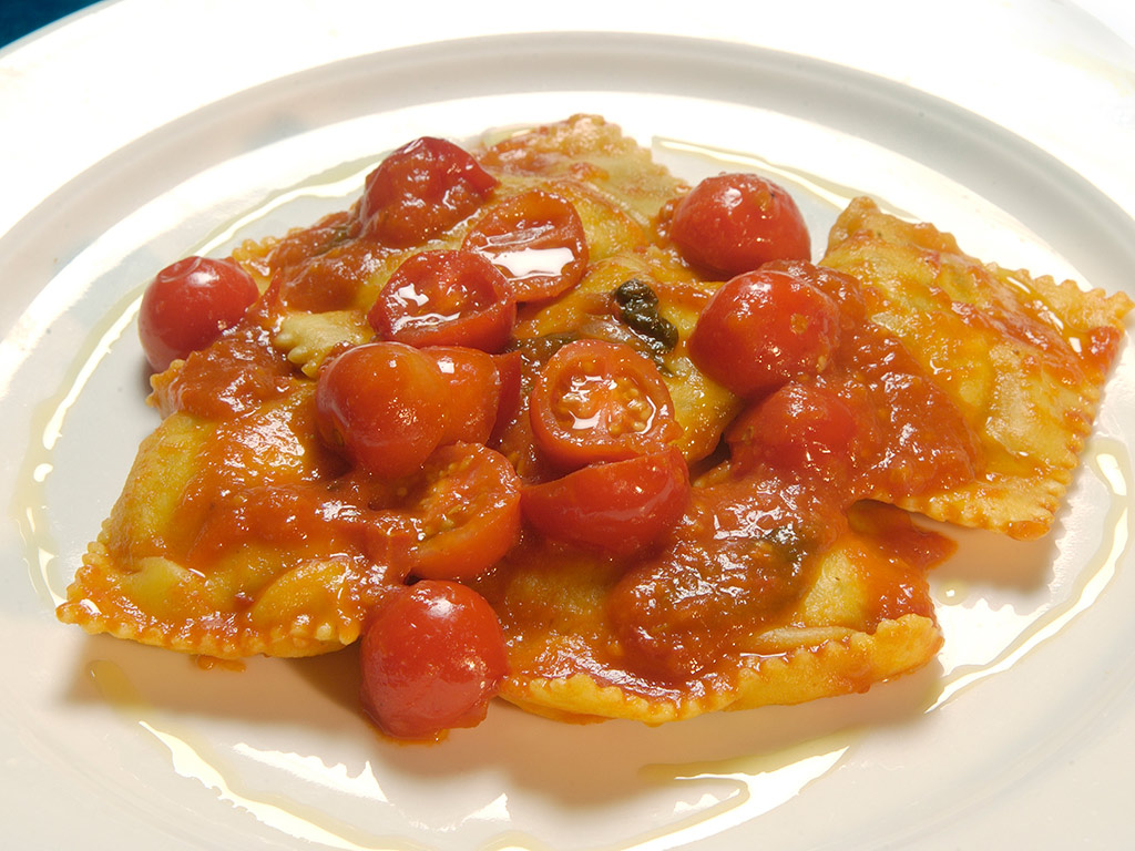 Exclusive Italian Gastronomy Cooking Class and Grocery Tour with Lunch
