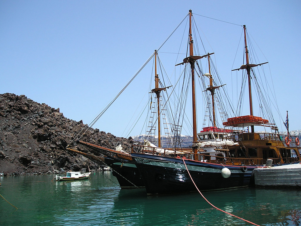 Volcanic Islands Cruise: Volcano, Hot Spring and Thirassia with Optional Free Time in Oia ( Volcano, Thirassia and Hot Springs Cruise from the Old Port without transfers)