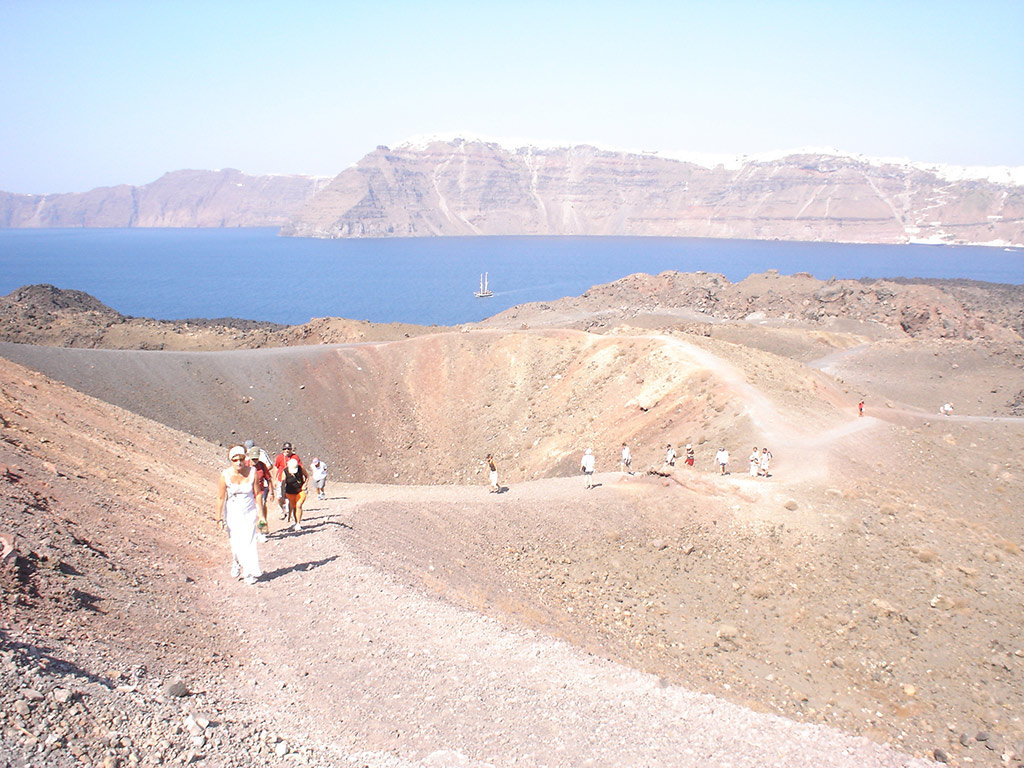 Volcanic Islands Cruise: Volcano, Hot Springs and Optional Thirassia with Free Time in Oia - Santorini