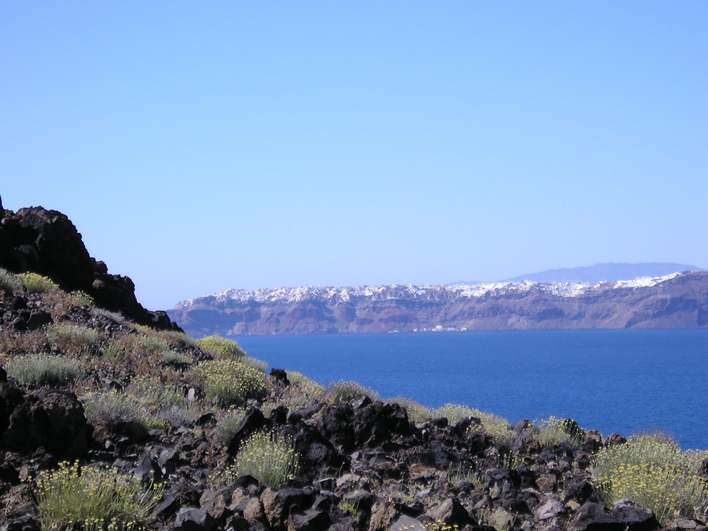 Volcanic Islands Cruise: Volcano, Hot Springs and Optional Thirassia with Free Time in Oia - Santorini