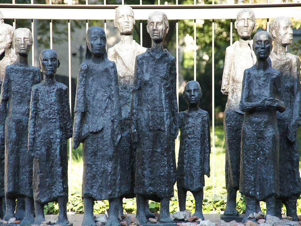 Explore the Jewish Quarter with entry to the Jewish Museum - Walking Tour