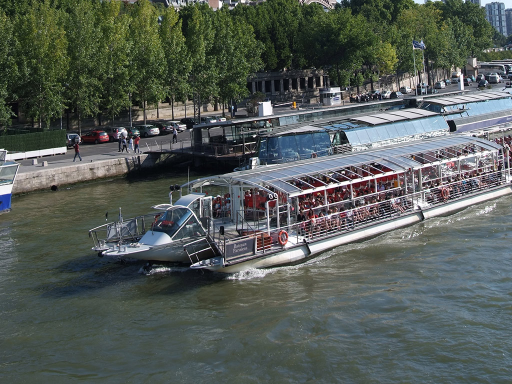 Visita a Montmartre y la Torre Eiffel con paseo en barco por el río