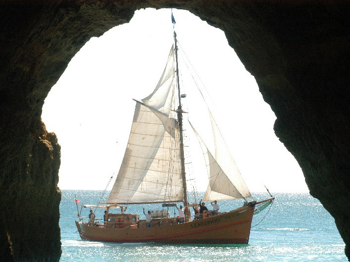 Leaozinho, BBQ boat trip