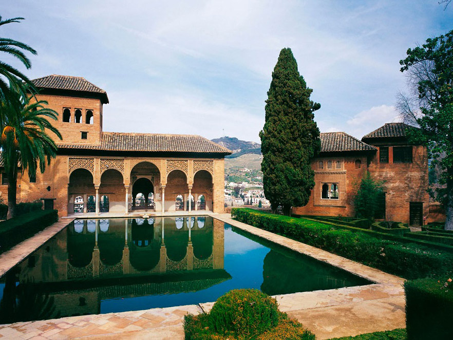 Alhambra Guided Tour with Flamenco Show (Tour with drinks)