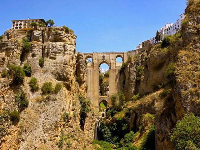 Discover Ronda and Zahara de la Sierra - Full-Day Tour