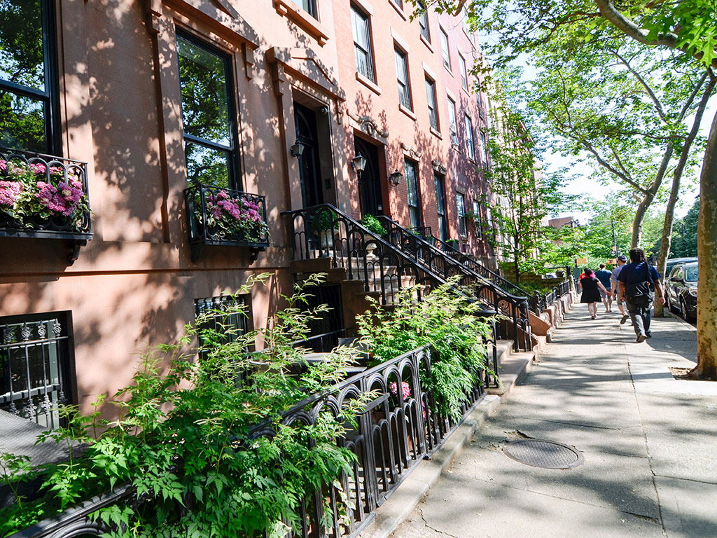 Neighbourhood Eats Tour: Brownstone Brooklyn Experience - New York