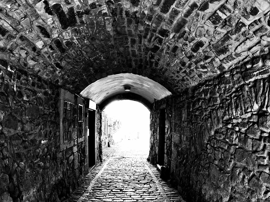 Edinburgh Day Trip by Rail with Open Top Bus Tour and Entry to Edinburgh Castle - London