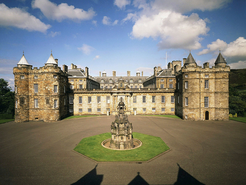 Edinburgh Day Trip by Rail with Open Top Bus Tour & Edinburgh Castle Entry
