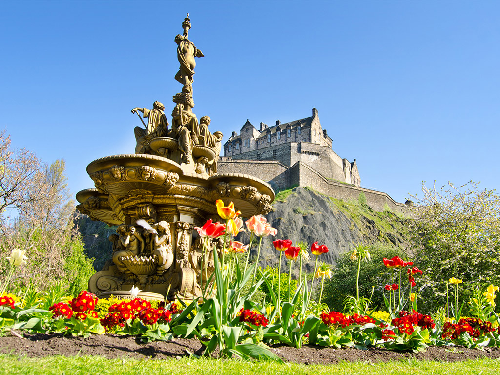 Edinburgh Day Trip by Rail with Open Top Bus Tour and Entry to Edinburgh Castle - London