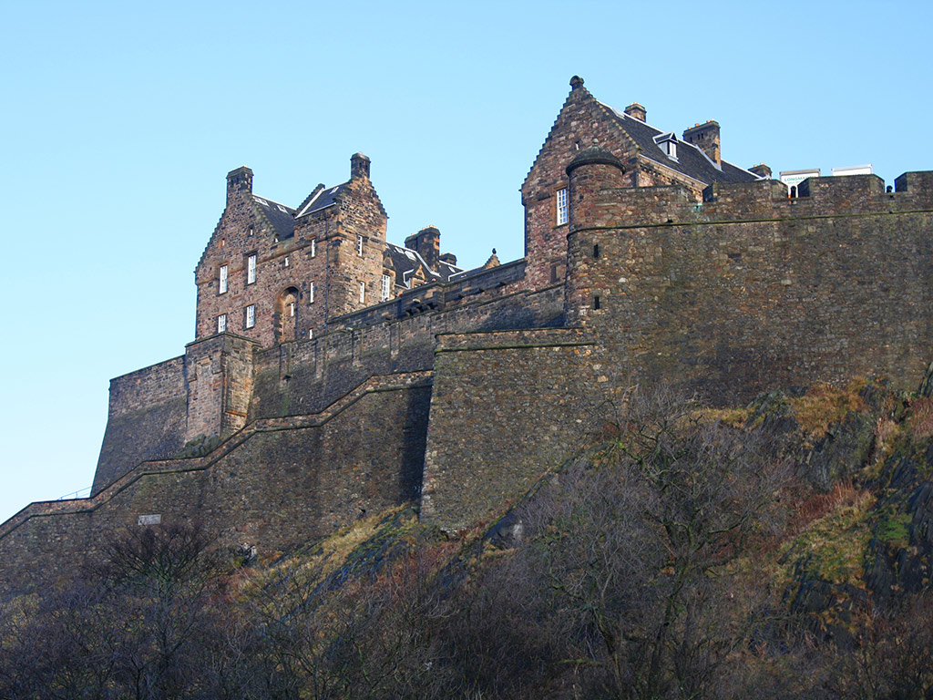 Edinburgh Day Trip by Rail with Open Top Bus Tour and Entry to Edinburgh Castle - London