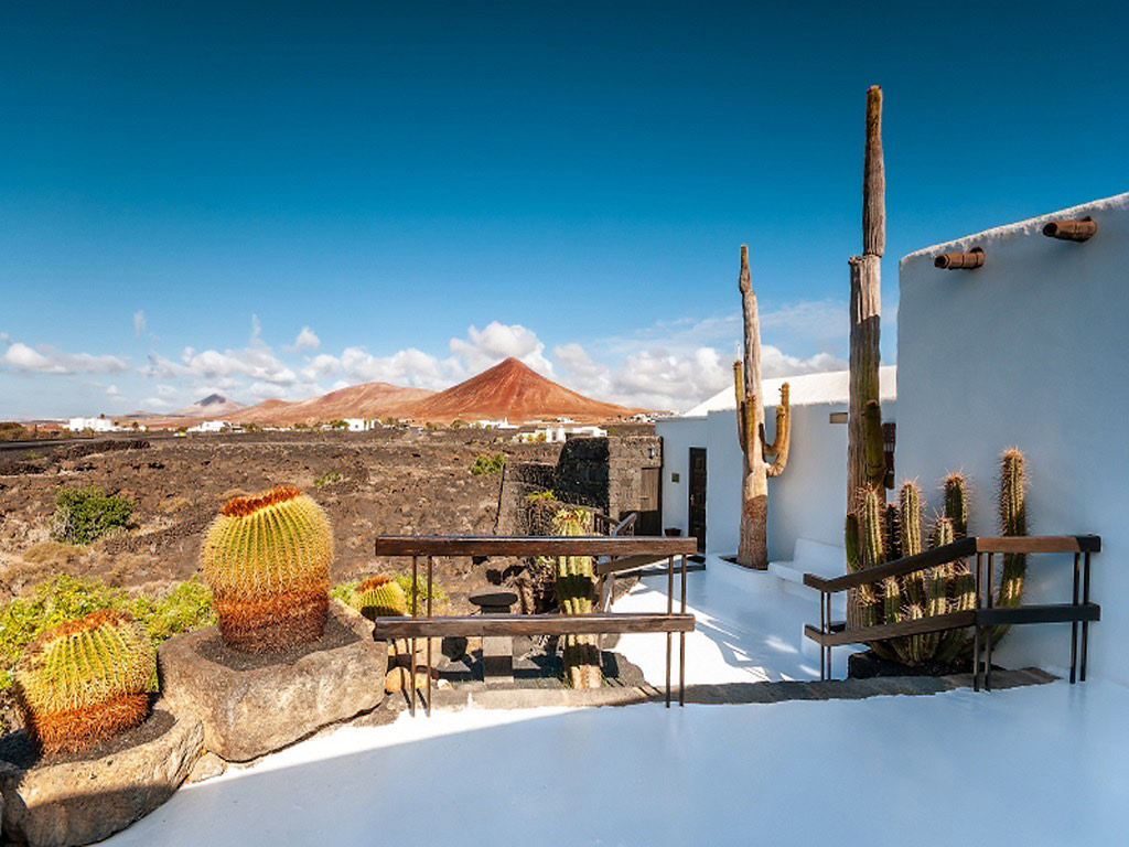 North of Lanzarote Full Day Tour: César Manrique Foundation, Cueva de los Verdes and Cactus Garden (From Costa Teguise, Arrecife, Puerto del Carmen and Puerto Calero with lunch)