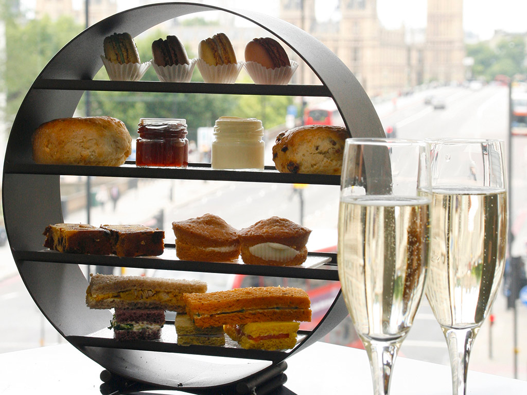 Magic of London with Champagne and Tea