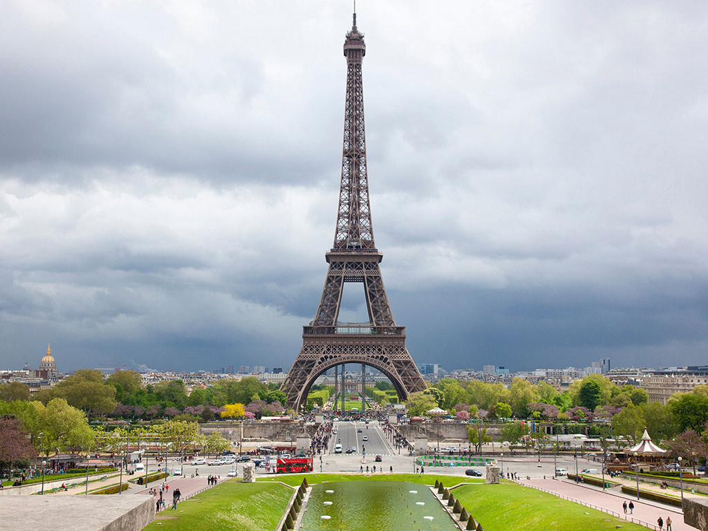 Eiffel Tower Guided Tour with Optional Access to the Summit and Seine Cruise - Paris