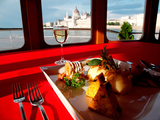Brunch Cruise on the Danube River 