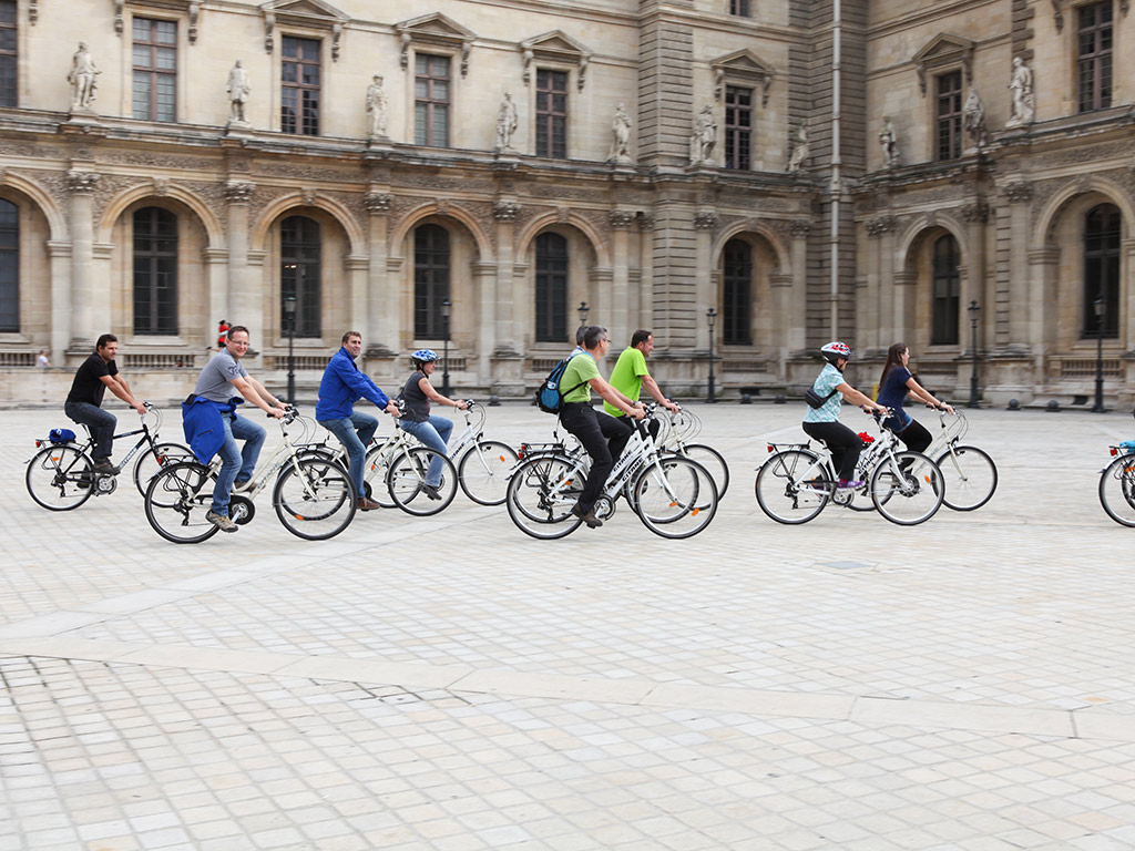 Bike tour along the Seine