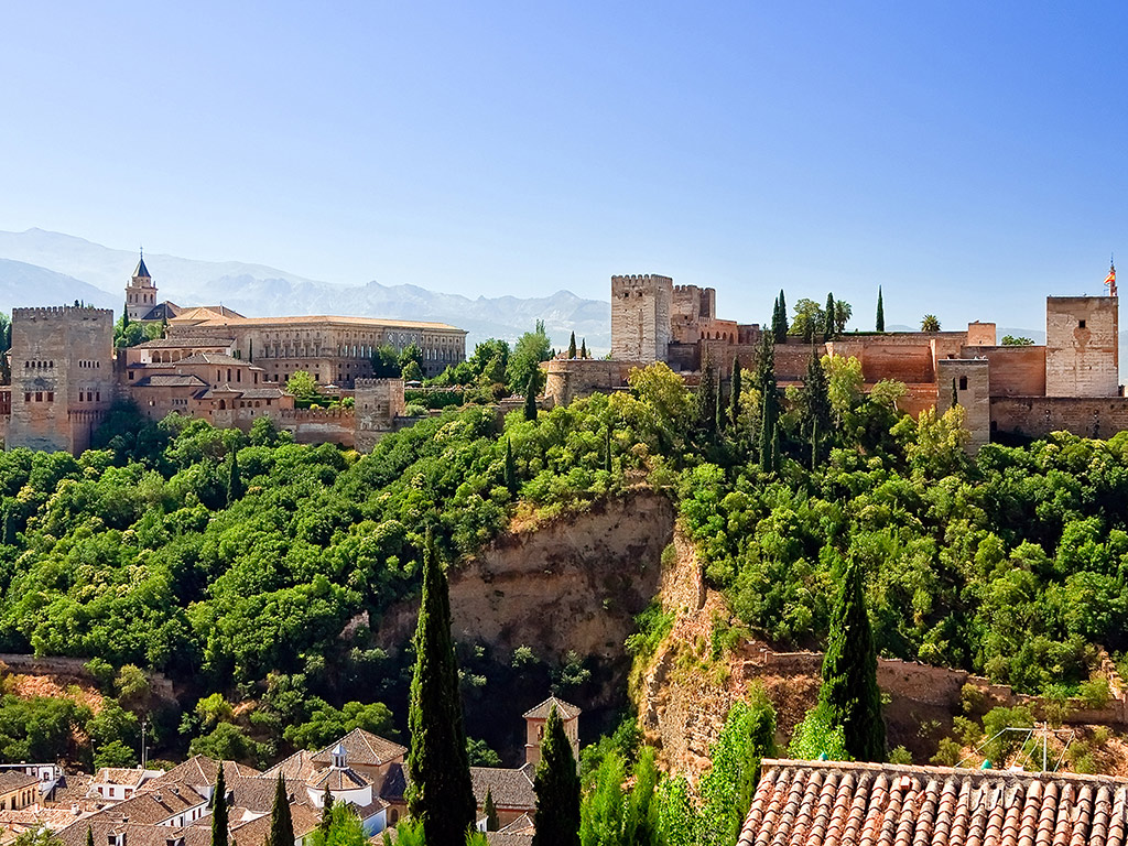 Albaizyn and Sacromonte Walking Tour with Optional Granada City Tour Train Ticke