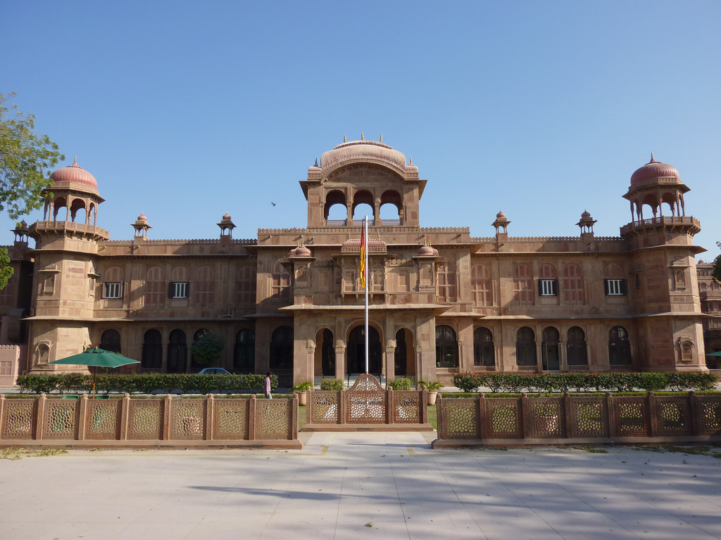 Indore Private Sightseeing Tour of Vibrant City Highlights