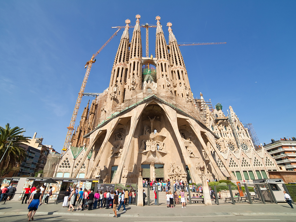 Sagrada Familia Guided Tour with Access to Passion Tower - Barcelona