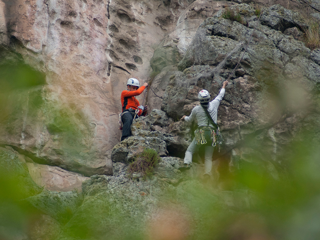Rock climbing and abseiling in Suesca - Bogota