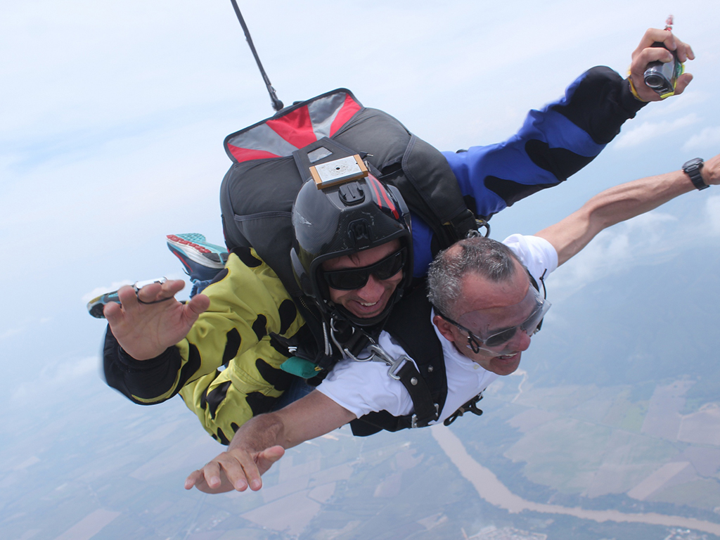 Parachuting in Flandes - Bogota