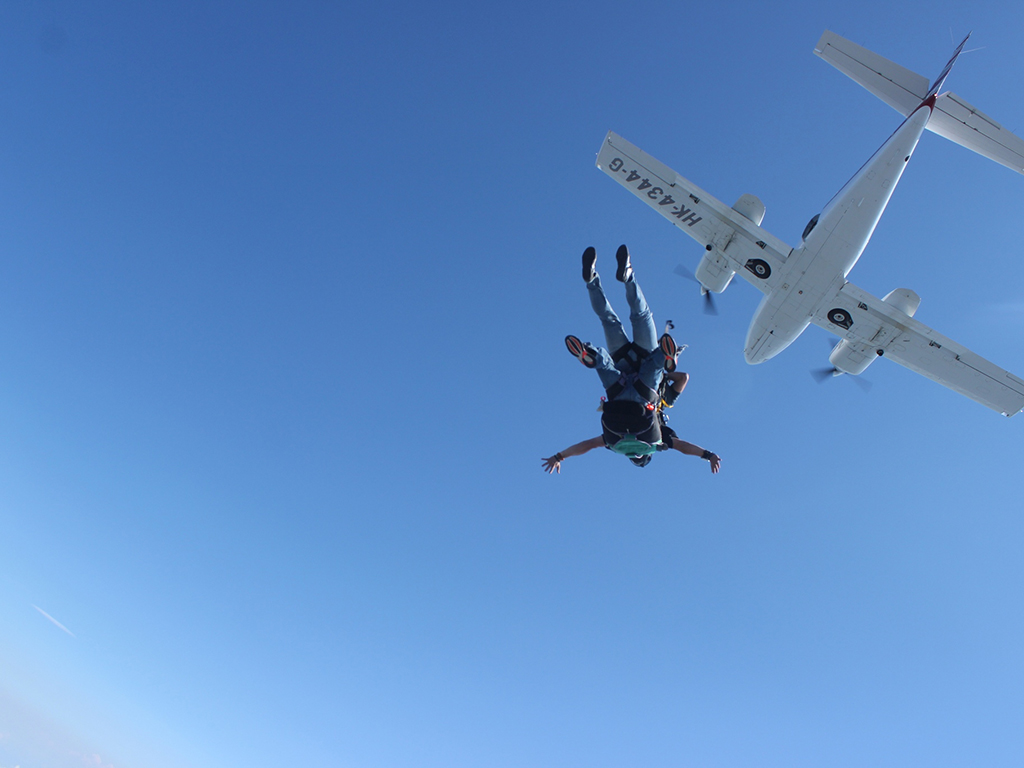 Parachuting in Flandes - Bogota