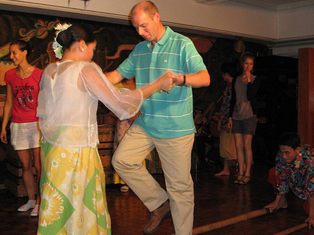 Dinner and traditional Philippine show - Metro Manila