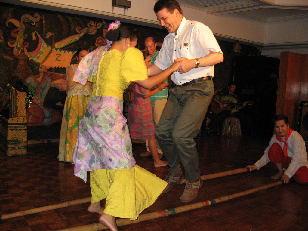 Dinner and traditional Philippine show - Metro Manila