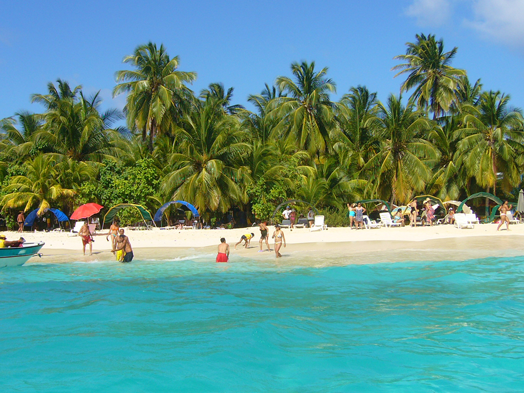 Trip to Johnny Cay and visit to San Andres Aquarium