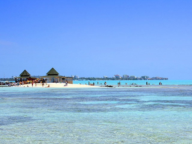 Tour of the island in Chiva - San Andres