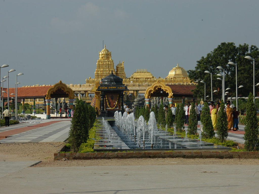 Excursion to the Golden Temple of Sripuram in Vellore - Private Tour