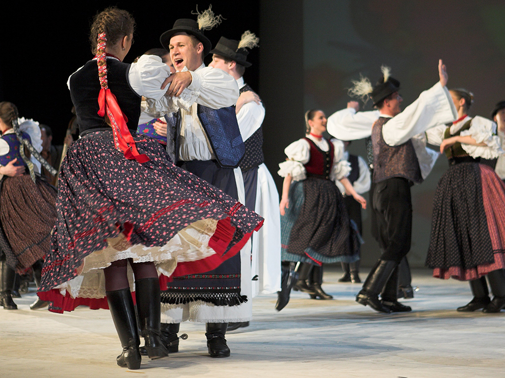 Hungarian Dance Performance, Dinner and Cruise