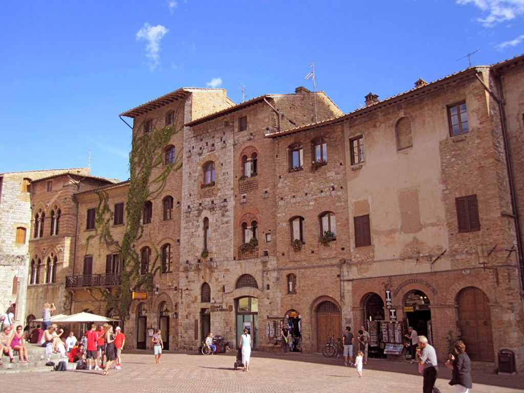 San Gimignano, Siena, Monteriggioni and Chianti Tour with Wine Tasting
