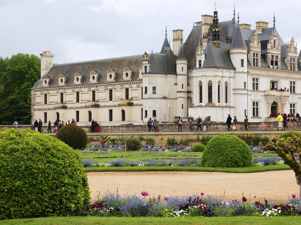Loire Valley Castles - Full-Day Tour - Paris