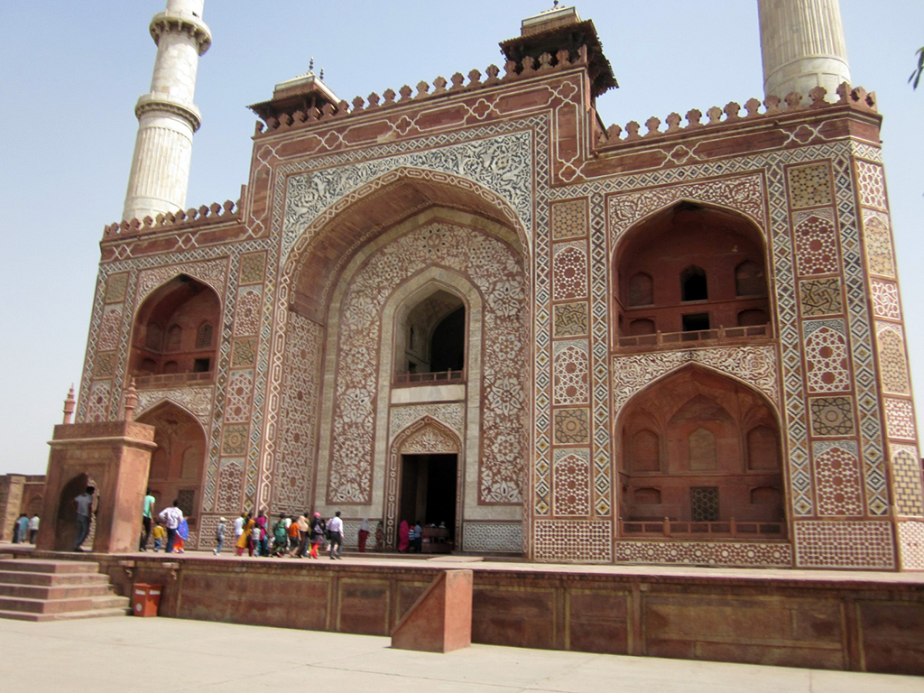 Tomb of Akbar at Sikandra and Dayal Bagh - Half-Day Private Tour