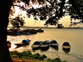 Discover Kolkata's East River Bank on a Guided Tour
