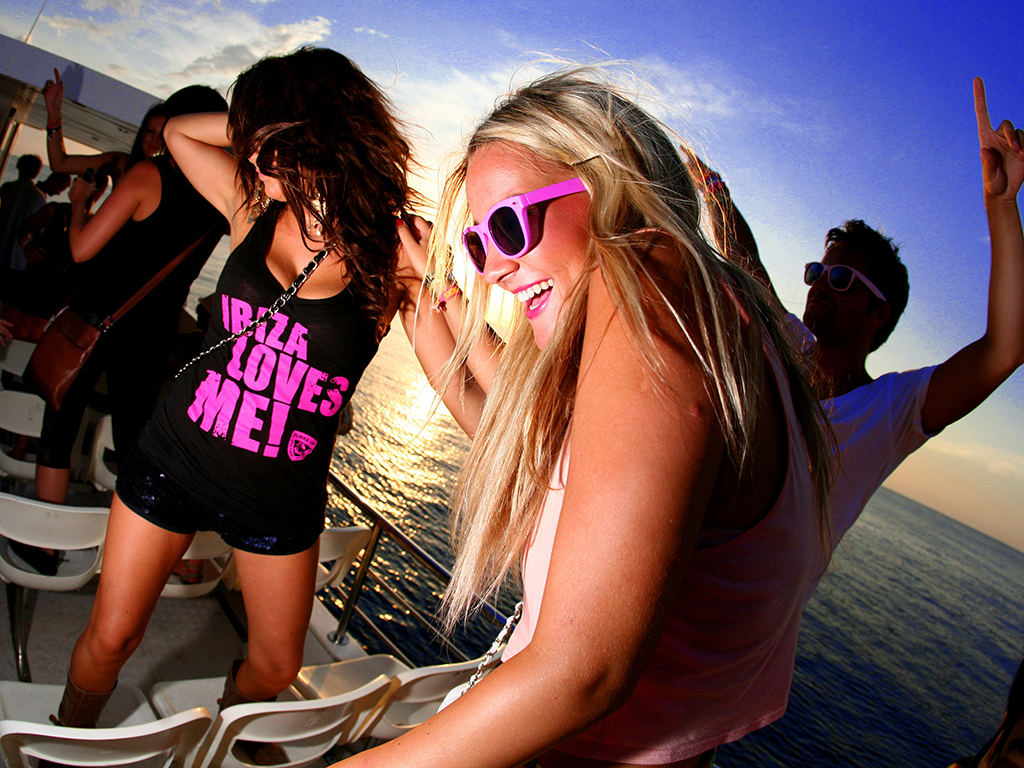 Fiesta a bordo del Ocean Beat Fiesta a bordo del Ocean Beat