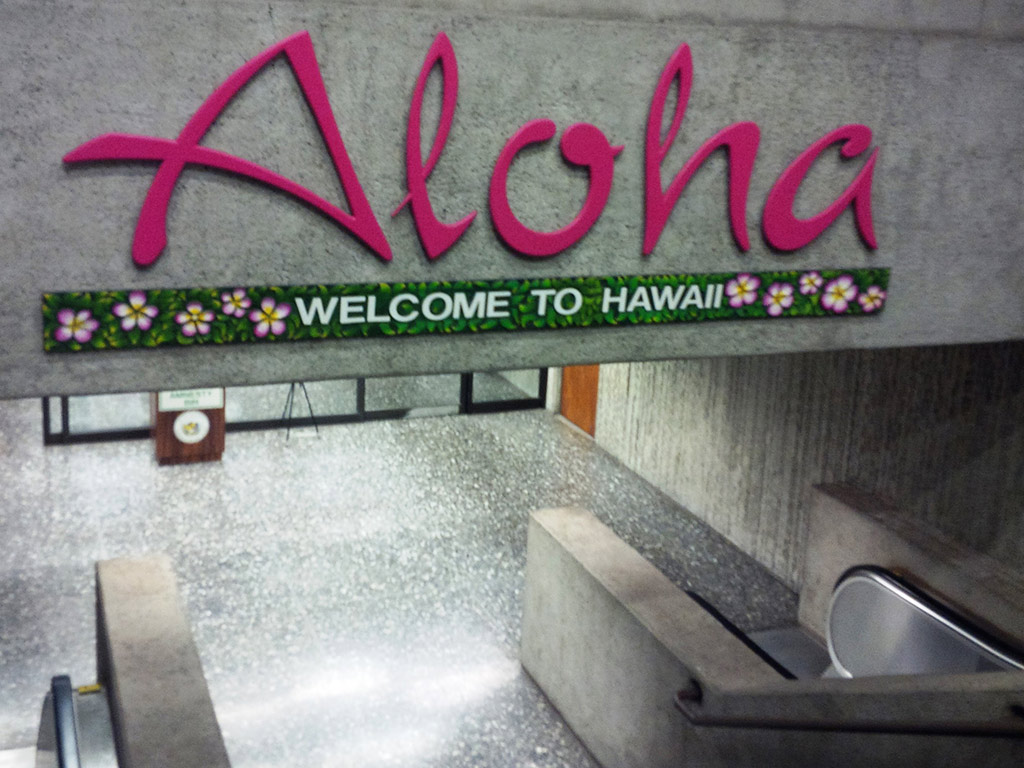 Traditional Lei Greeting in Maui (Double strand feathered lei)