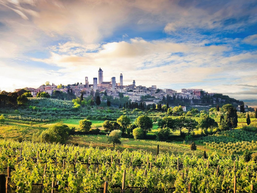 Discover the Tuscan Jewels: Siena, San Gimignano and Pisa - Full-Day Tour by Min