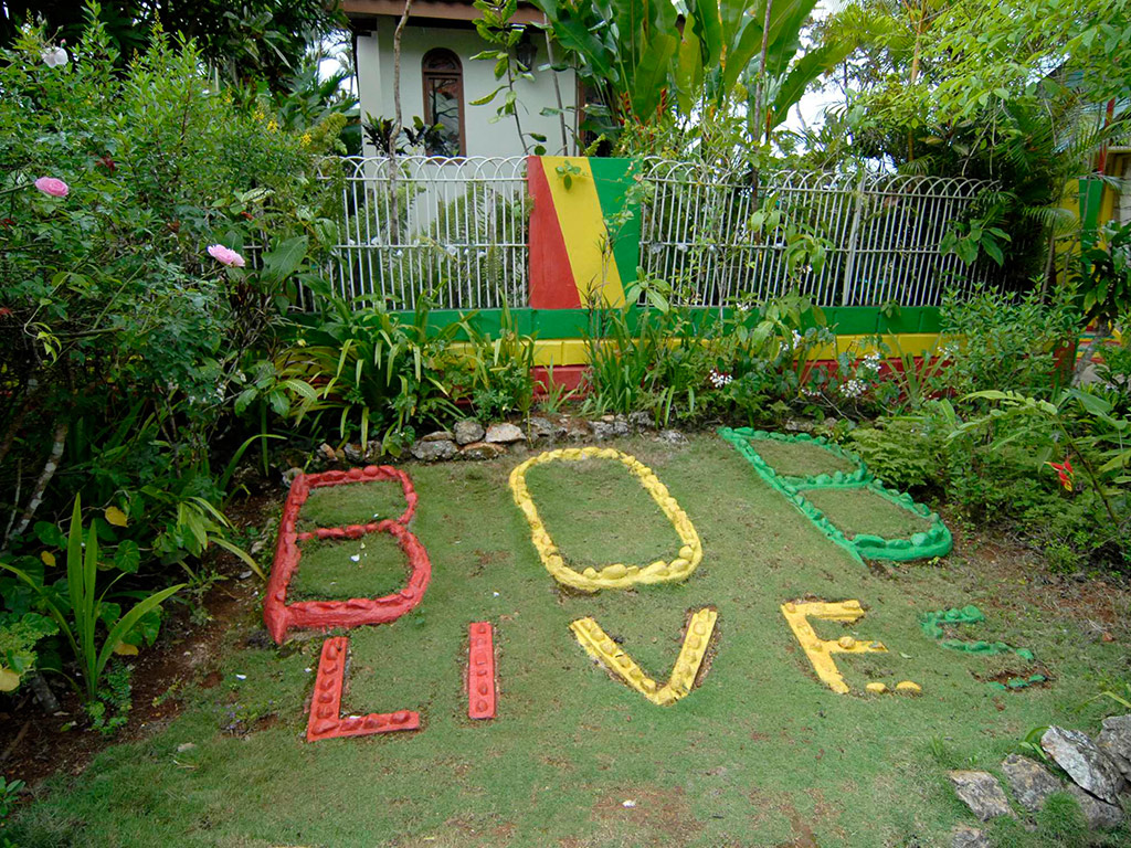Discover Ocho Rios, Dunn's River Falls and 9 Miles - Full-Day Tour - Montego Bay (and vicinity)