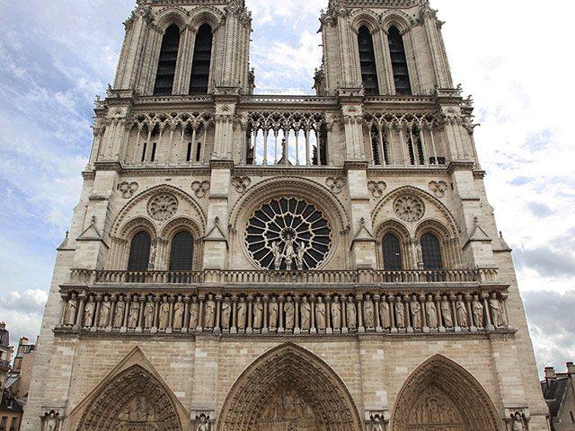 Paris Highlights: Notre Dame Island with Sainte-Chapelle Ticket